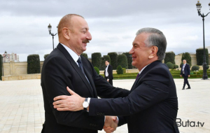 Əliyev Mirziyoyevi təbrik etdi