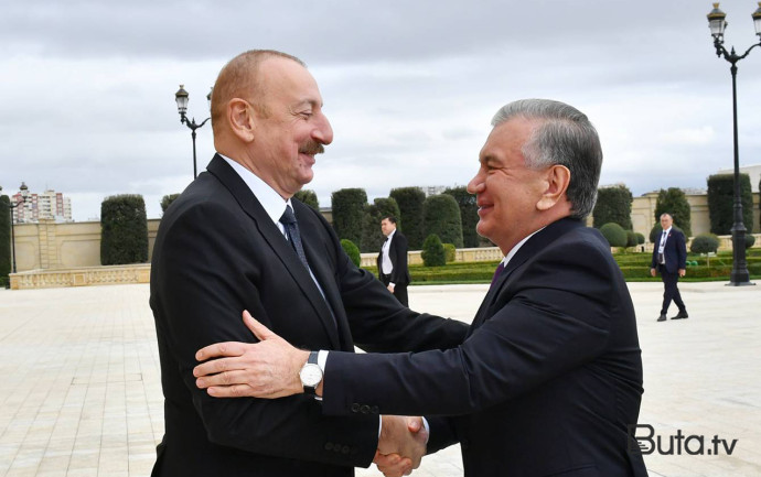  Əliyev Mirziyoyevi təbrik etdi  