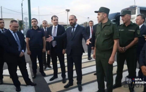 Mirzoyan xarici səfirləri Türkiyə sərhədinə apardı