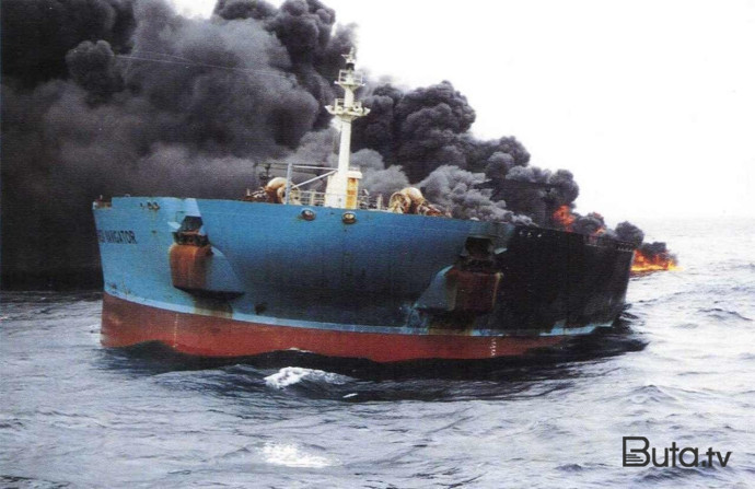  Hörmüzdə supertanker minaya düşdü: Yanğın başladı  