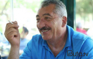 Tanınmış şairlər məmurların önündə buna görə alçalır