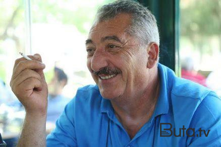  Tanınmış şairlər məmurların önündə buna görə alçalır  