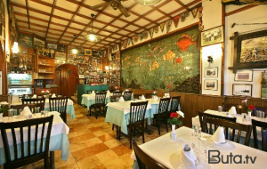 Bakıda restoran piyada keçidini zəbt etdi - Video