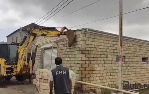 Füzulidə qanunsuz tikili söküldü - Video