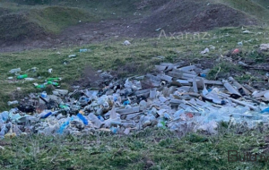 Ərazi zibil içində batır, sədr “xəbərçini” axtarır - Foto