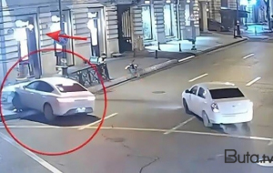 Bakıda "qırmızı"da keçən sürücü qəza törətdi - Anbaan video