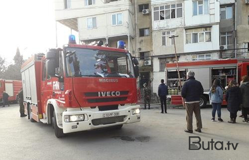 Bakıda çoxmərtəbəli binada yanğın: sakinlər təxliyə edildi - Video  
