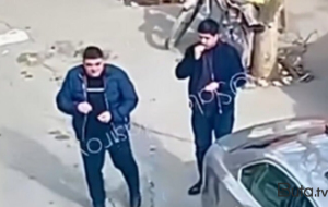 Tum çırtlayaraq işçilərə əziyyət edənlər işdən çıxarıldı - Video