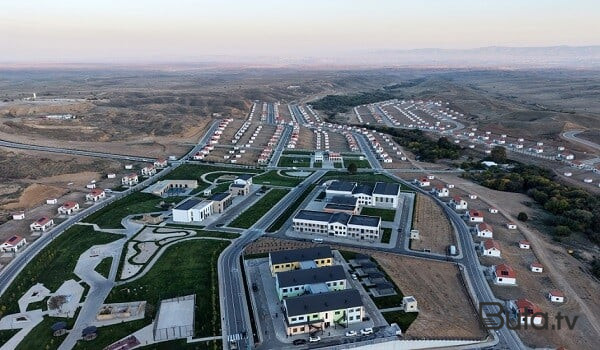  Horovlu kəndinə daha 30 ailə yola salındı  