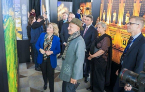 REZA-nın fotosərgisi: Aeroportda təqdim olunur - Foto