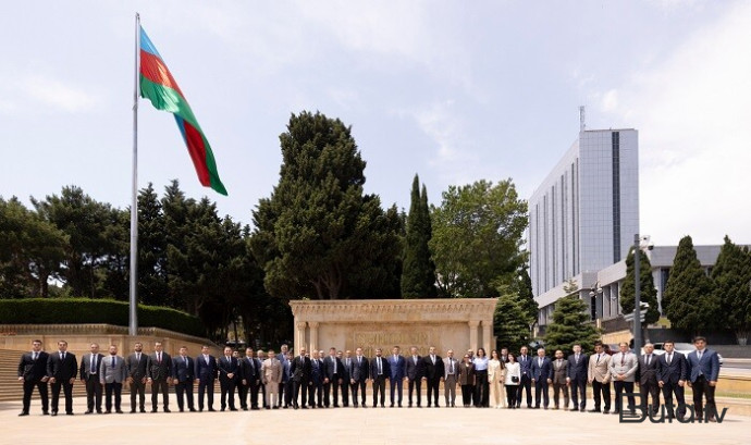  “AzerGold” heyəti Şəhidlər xiyabanını ziyarət etdi  