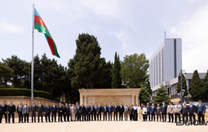 “AzerGold” heyəti Şəhidlər xiyabanını ziyarət etdi