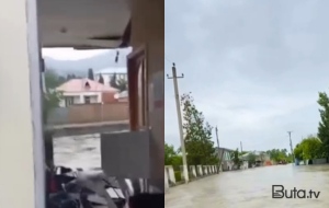 Zaqatalada küçələri su basdı, poçt binasını sel apardı - Video