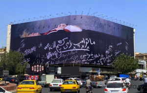 Trampı “tabuta qoydular” - Foto