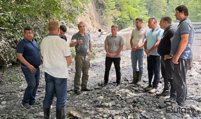  Belə icra başçısı olar? Bu nə geyimdir? - Foto  