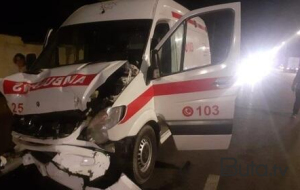 Naxçıvanda təcili yardım maşını aşdı: yaralılar var