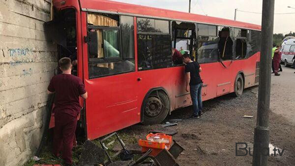  Bakıda yük maşını sərnişin avtobusu ilə toqquşdu - Video  