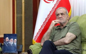 Pezeşkianın köynəyi müzakirə mövzusuna çevrildi - Foto