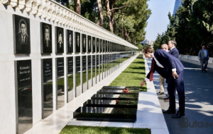 Rubionun köməkçisi Şəhidlər xiyabanını ziyarət etdi