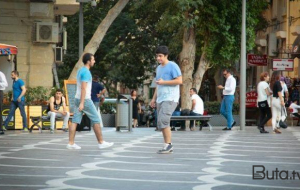 Geyimlər niyə tez sıradan çıxır? - Ekspert