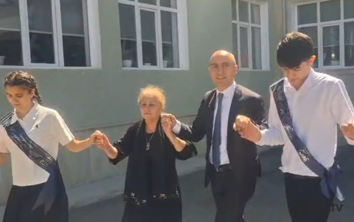  Nazir məzunlarla “Yallı” oynadı - Video  