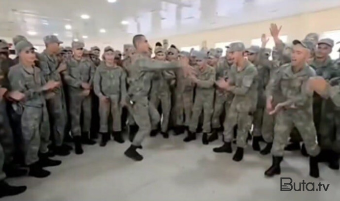  Azərbaycan əsgərinin bu görüntüsü trend oldu - Video  