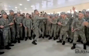 Azərbaycan əsgərinin bu görüntüsü trend oldu - Video