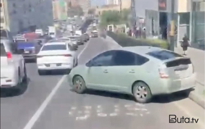  Maşını avtobus zolağında saxlayıb getdi - Cəzalandırıldı-Video  