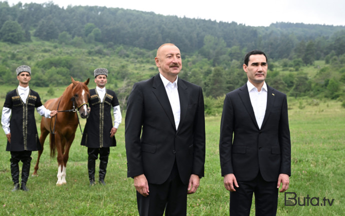  Cıdır düzündə ona Qarabağ atı hədiyyə olundu - Fotolar  