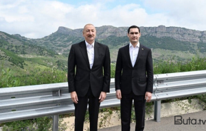 Prezidentlər Daşaltı kəndinin fonunda şəkil çəkdirdi - Foto