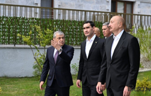 Prezidentlər Şuşada inşa edilmiş birinci yaşayış kompleksində...