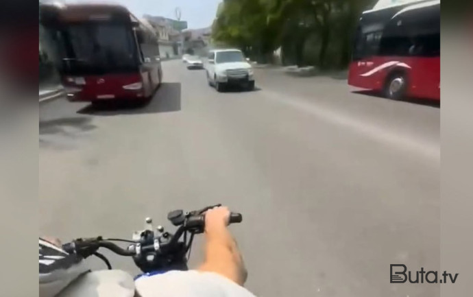  Motosikleti “protiv” sürüb yolda hamıya təhlükə yaratdı - Video  