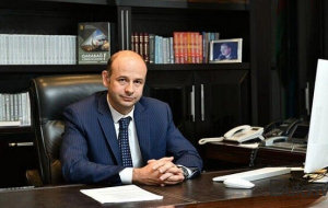 Yeni sədrdən tapşırıq: Qohumlar bir yerdə işləyə bilməyəcək