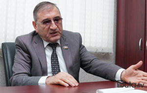 Deputat bahalaşmadan gileyləndi