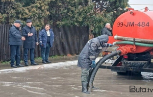 Bakıda icra başçıları su basan ərazilərdə - Foto
