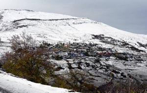 Bəzi yerlərə qar yağır