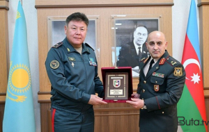 Qazaxıstanlı general Azərbaycana gəldi - Foto