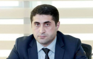 Yeni direktor bu başçının qardaşıdır