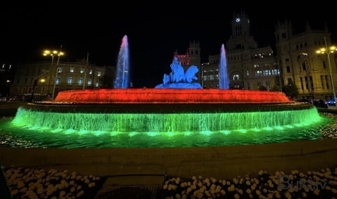  “Cibeles” fəvvarəsi Azərbaycan bayrağı rənglərində... - Foto  