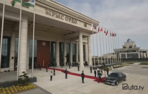 Japarov sammit iştirakçılarını qarşılayır - Canlı