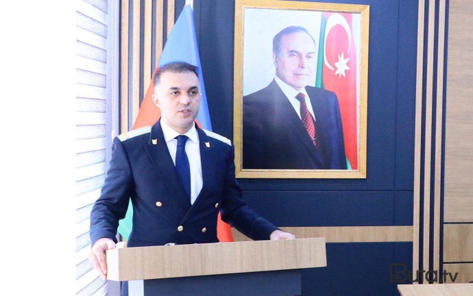  Məhbus onu ittiham edən prokuroru məhkəməyə verdi  