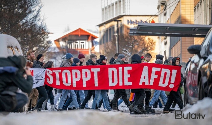  Almaniyada kütləvi etirazlar: 10 minlərlə insan AfD-yə qarşı...  