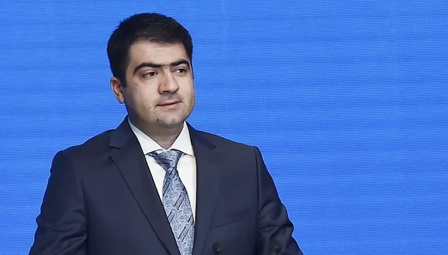 İcra başçısı “Instagram”da astrologiya, oyun, gözəllik səhifələri izləyir? – Fotolar