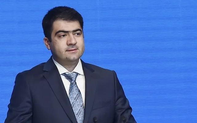 İcra başçısı “Instagram”da astrologiya, oyun, gözəllik səhifələri izləyir? – Fotolar