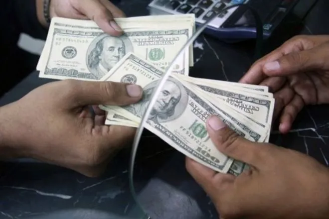 İranda dollar kəskin bahalaşdı