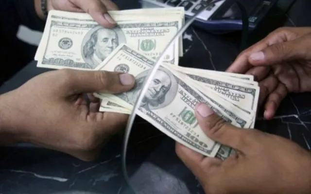 İranda dollar kəskin şəkildə bahalaşdı