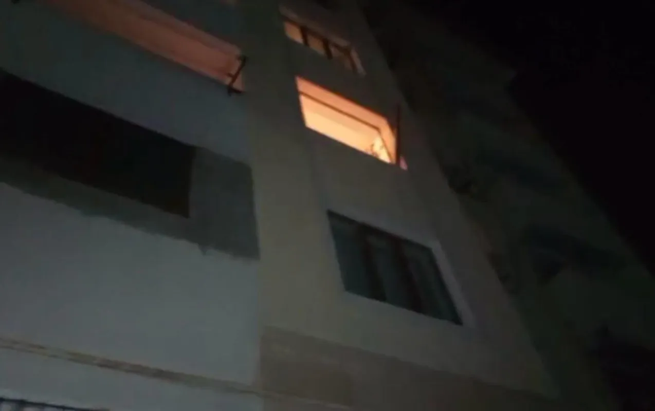 Şəfəq qəsəbəsində yaşayış binasında partlayış oldu - Video