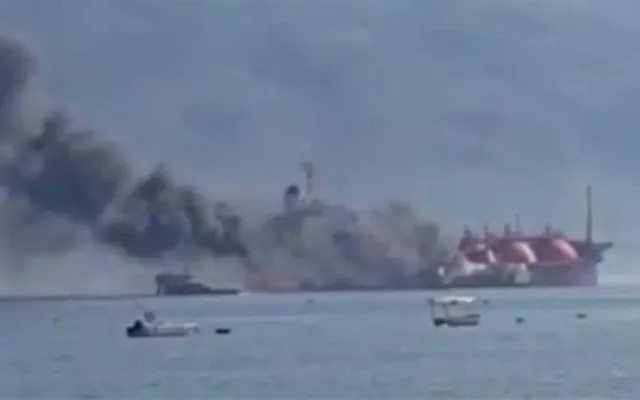 Hörmüzdə tankerə hücum edildi