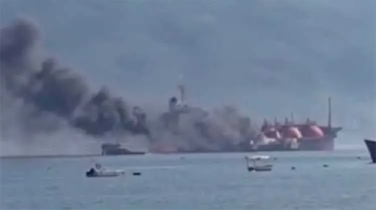 Hörmüzdə tankerə hücum edildi