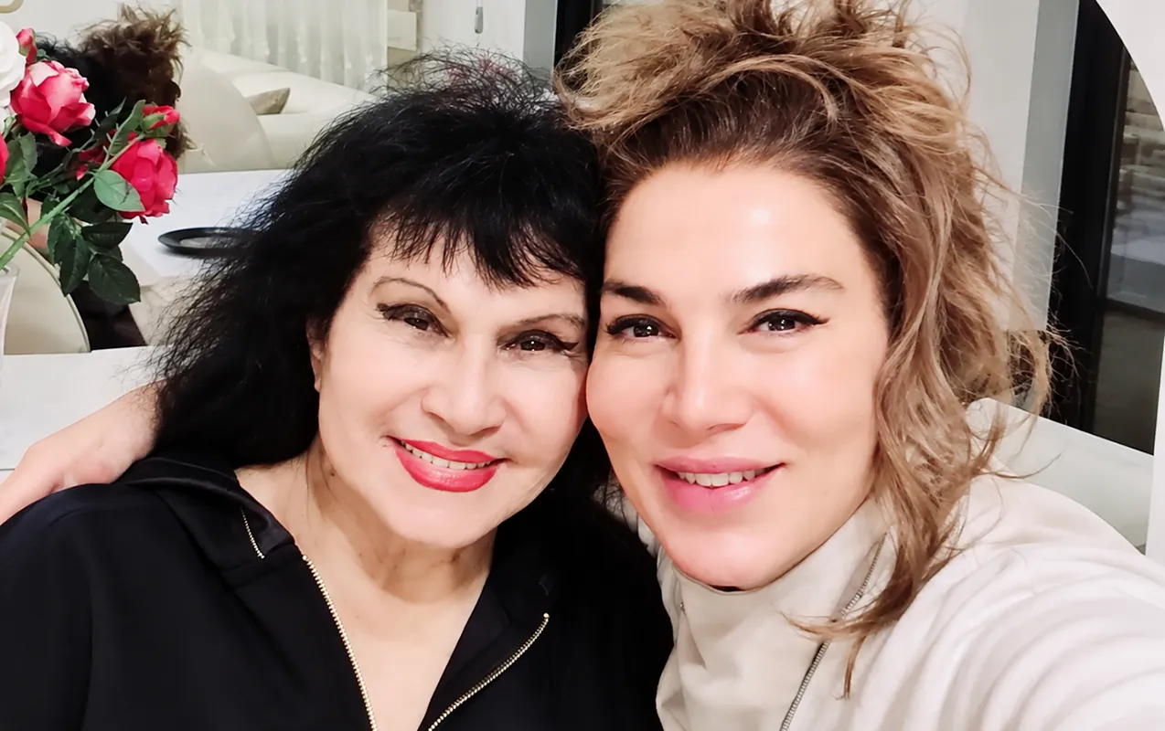 Sevil Nuriyeva Zeynəb Xanlarova ilə fotosunu paylaşdı